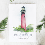 Watercolor Lighthouse Beach Weihnachtskarte Feiertagskarte<br><div class="desc">Diese nautische Urlaubskarte wurde mit meinem original handgemalten Aquarelljupiter entworfen, dem Leuchtturm von Florida, mit einer Grünlandschaft und roten Beeren auf einem knusprigen weißen Hintergrund. Die Wörter Seas und Greetings sind Set in einer modernen Schriftzeichen-Typografie. Personalisieren Sie, wie Sie wollen. Diese Weihnachtskarte im Küstenstil kehrt zu einer massiven marineblauen Farbe...</div>