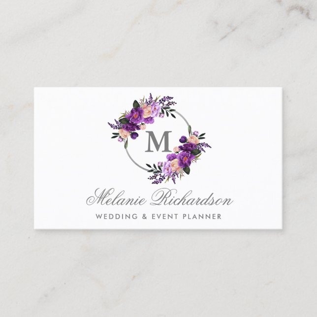 Watercolor-lila ultraviolettes mit Blumenmonogramm Visitenkarte (Vorderseite)