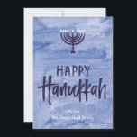 Watercolor Menorah Chanukka flache Foto-Karte Feiertagskarte<br><div class="desc">Eine Wäsche der wässrigen blauen Aufschläge als subtiler Hintergrund für eine strukturierte menorah Illustration und inky, Hand-mit Buchstaben gekennzeichneten glücklichen einen Chanukka-Text. Vergessen Sie nicht, diese ZweiFoto Feiertagskarte mit Ihren eigenen Fotos und Namenstext zu personifizieren. Fügen Sie Ihre eigene spezielle Touch mit "besonders anfertigen es" Wahlen und ändern alles von...</div>