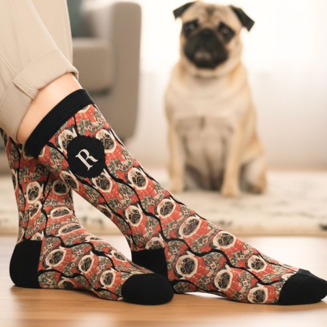 Watercolor Retro Pug Dog Monogram Socks Socken (Von Creator hochgeladen)