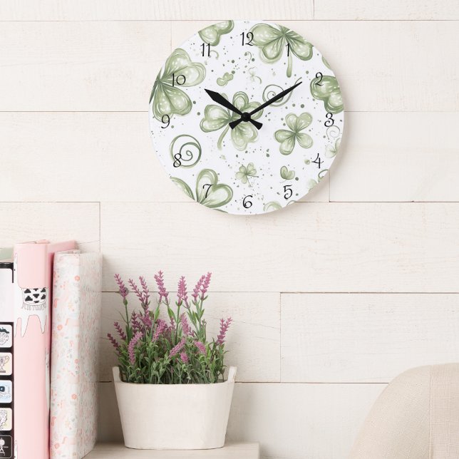 Watercolor Shamrock Wall Clock | Soft Green Irish  Große Wanduhr (Von Creator hochgeladen)