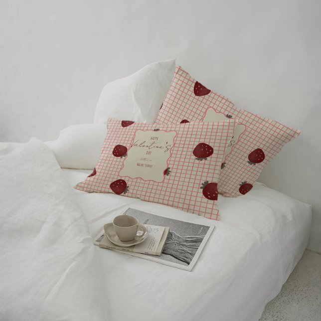 Watercolor Strawberries on Pink Grid- Valentine Dekokissen (Von Creator hochgeladen)