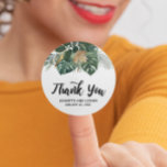 Watercolor Tropical Blätter Wedding Danke Runder Aufkleber<br><div class="desc">Dieses bordeauxrote und rot-rosa Blumenkrug Hochzeitsdesign kann mit Ihren Informationen personalisiert werden. Sie können durch Klicken auf die Schaltfläche weiter angepasst werden, um weitere Optionen anzupassen. Sie können die Textfarbe und den Stil, einige Hintergründe und einige Bilder löschen. In dieser rustikalen Hochzeitssuite finden Sie meine Sammlungen für mehr. Kontaktieren Sie...</div>