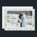 Watercolor Winter Blue Floral Hochzeit Weihnachten<br><div class="desc">Die moderne Elegant Watercolor Blue and White Floral Frohe Weihnachten Hochzeit Foto Holiday Card beinhaltet die Blätter im Winter botanische Vegetation,  blaue Beeren,  Blumen,  Baumwolle und rote Beeren.</div>