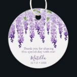 Watercolor Wisteria Vielen Dank | Bat Mitzvah Geschenkanhänger<br><div class="desc">Dieses Design bietet elegante Aquarellwein-Blume in sanften Lavendel und lila mit grünen Blätter auf weißem Hintergrund mit Ihrem Bat Mitzvah Dankeschön-Nachricht und das Datum unten. Personalisieren Sie den Text in den Textfeldern, indem Sie ihn bearbeiten. Für Sie entworfen von Evco Studio www.zazzle.com/store/evcostudio #mitzvah #batmitzvah #evplanner #mazeltov #jewish #mitzvahswag #Party #jewishlife...</div>
