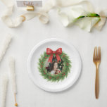 Watercolor Wreath Foto Modernes Weihnachtsfest Pappteller<br><div class="desc">Moderne Weihnachtspapier-Teller mit einem schlichten und minimalen Design mit Ihrem Lieblings-Foto in einem Aquarellkranz.</div>