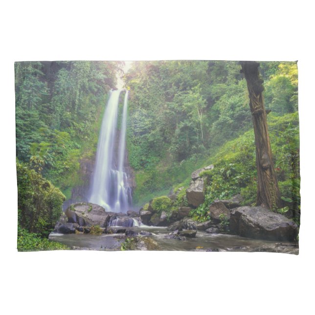 Waterfalls | Bali, Indonesia Kissenbezug (Vorderseite)
