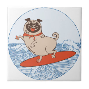 Wave reitet Hund auf Surfbrett mit Happy Mops Fliese