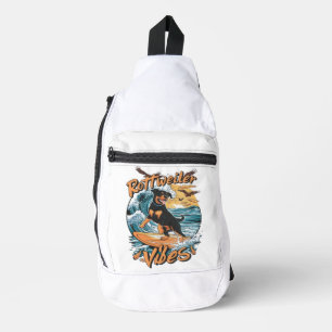 Wave Rider Rottweiler Hunde-Surfabenteuer Crossbody Bag