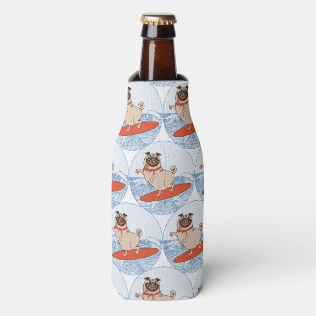 Wave riding happy pug dog on surfboard  scarf band flaschenkühler (Flaschenvorderseite)