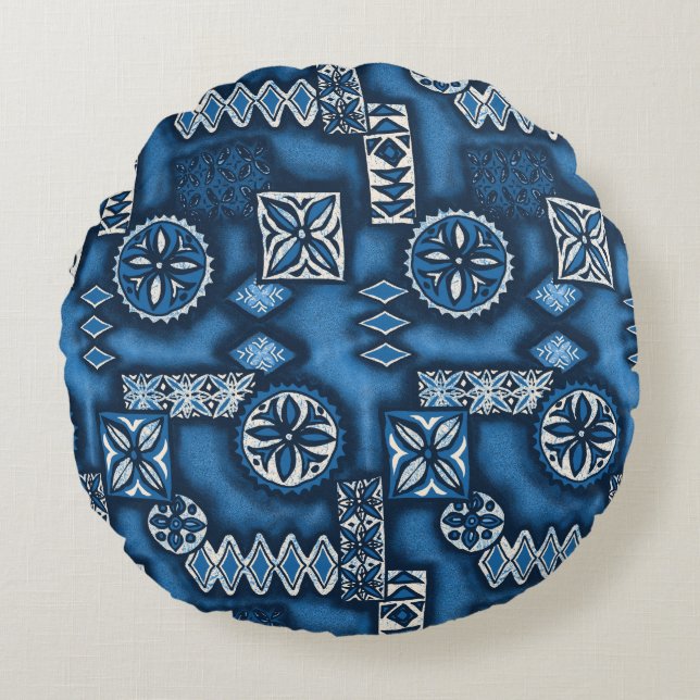 Wave Warrior Hawaiian Tapa Rundes Kissen (Vorderseite)