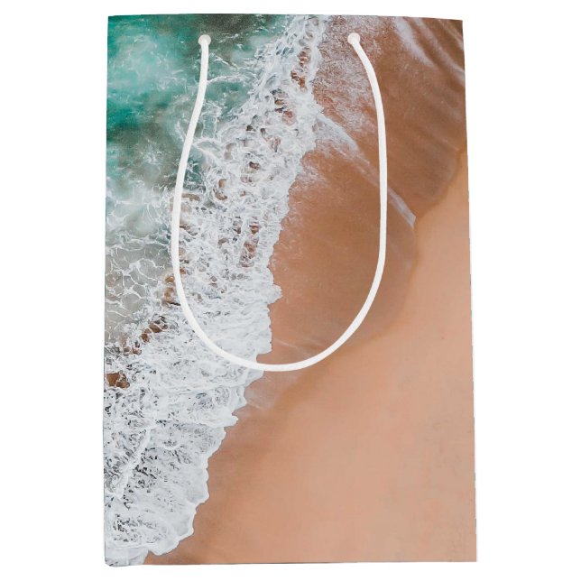 Waves am Sandy Beach Mittlere Geschenktüte (Vorderseite)