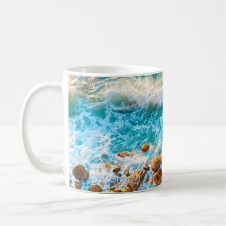 Waves on a rocky beach at sunset. Aerial viewbeach Kaffeetasse