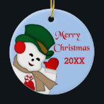 Waving Snowman Frohe Weihnachten 20XX Ornament<br><div class="desc">Ändern Sie den hellblauen Hintergrund hinter diesem Design in eine beliebige Farbe. Dieser Schneemann ist ein Vintage-Bild, das ich komplett neu gefärbt/neu gestaltet habe. Ich habe die Rückseite des Ornament leer verlassen, falls Sie gewollt, um es zu personalisieren - von einer Familie oder Person zu einer anderen, oder ein persönlicher...</div>