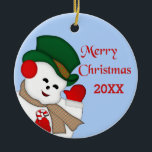 Waving Snowman Frohe Weihnachten 20XX Ornament<br><div class="desc">Ändern Sie den hellblauen Hintergrund hinter diesem Design in eine beliebige Farbe. Dieser Schneemann ist ein Vintage-Bild, das ich komplett neu gefärbt/neu gestaltet habe. Ich habe die Rückseite des Ornament leer verlassen, falls Sie gewollt, um es zu personalisieren - von einer Familie oder Person zu einer anderen, oder ein persönlicher...</div>
