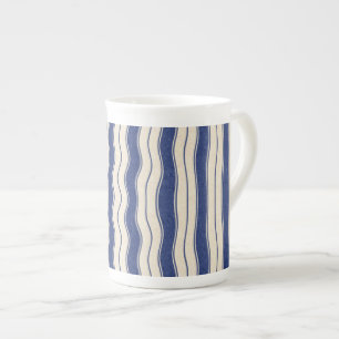 Wavy Blue und White Stripes Prozellantasse