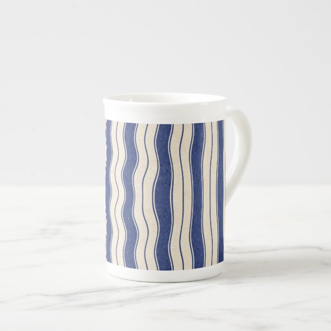 Wavy Blue und White Stripes Prozellantasse (Vorderseite Rechts)