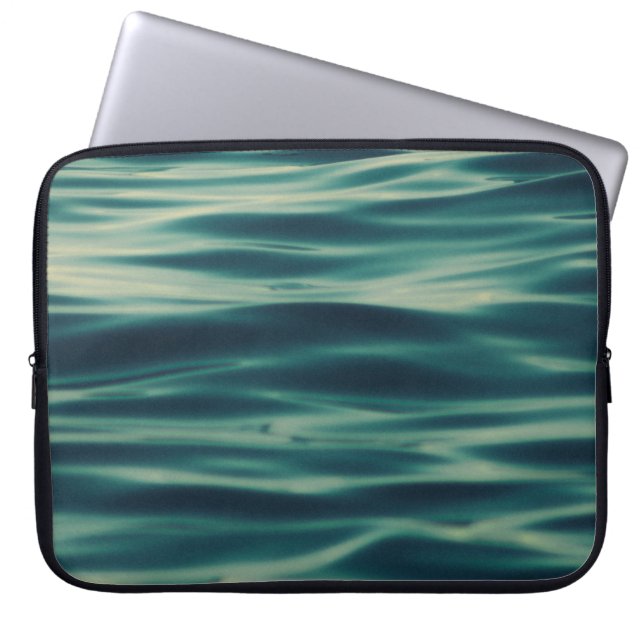 Wavy body of water laptopschutzhülle (Vorderseite)