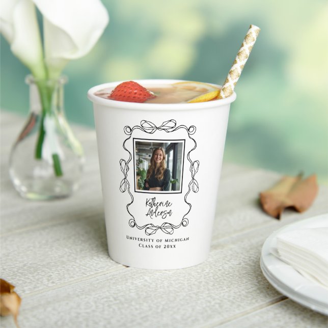 Wavy Border Black Bow Foto Abschluss Paper Cup Pappbecher (In Situ)