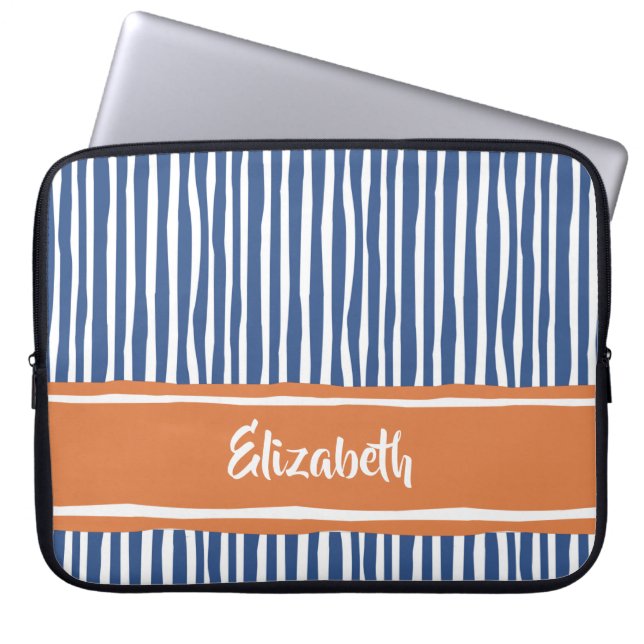 Wavy Painterly Stripes Orange und Blau mit Namen Laptopschutzhülle (Vorderseite)