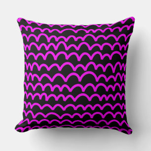 Wavy Pattern - Magenta auf schwarz Kissen