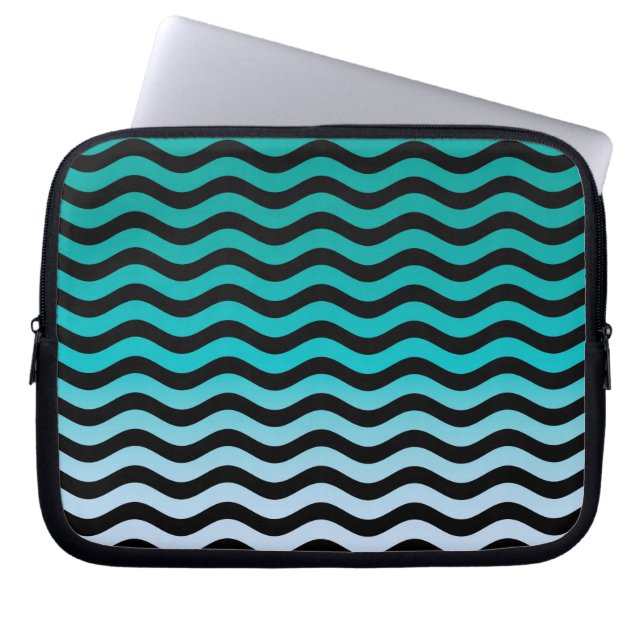 Wavy Turquoise Stripes Laptopschutzhülle (Vorderseite)