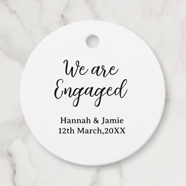 We are Engaged couple name date calligraphystylish Geschenkanhänger (Vorderseite)