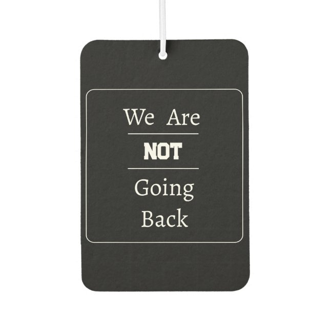 "We Are NOT Going Back" Phrase Autolufterfrischer (Vorderseite)