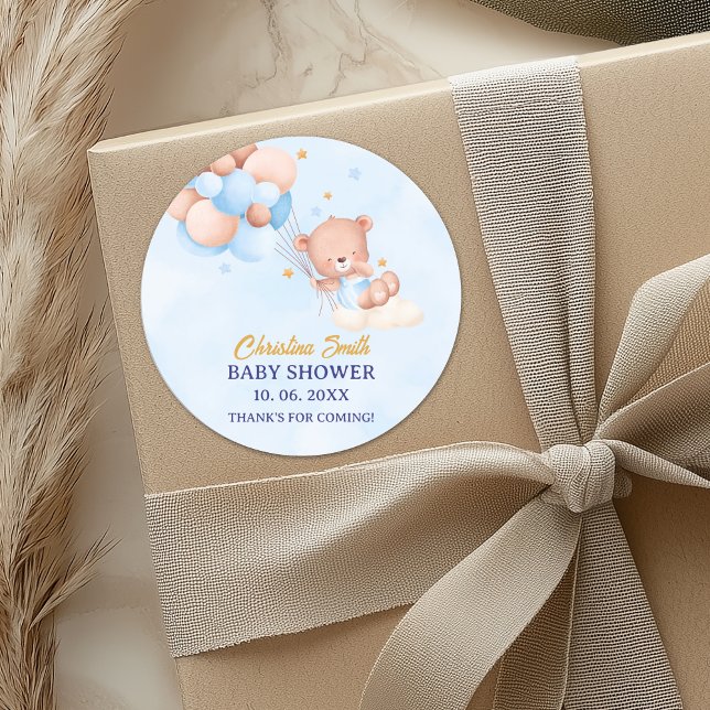 We Can Bearly Wait, Boy Baby Shower Runder Aufkleber (Von Creator hochgeladen)