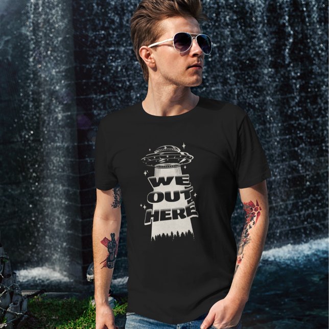 We Out Here Ufo  T-Shirt (Von Creator hochgeladen)