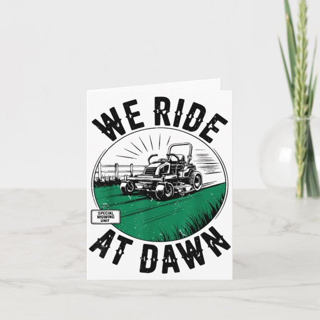 We Ride At Dawn Lawn Mower Zero-turn Funny Dad Mow Karte (Vorderseite)