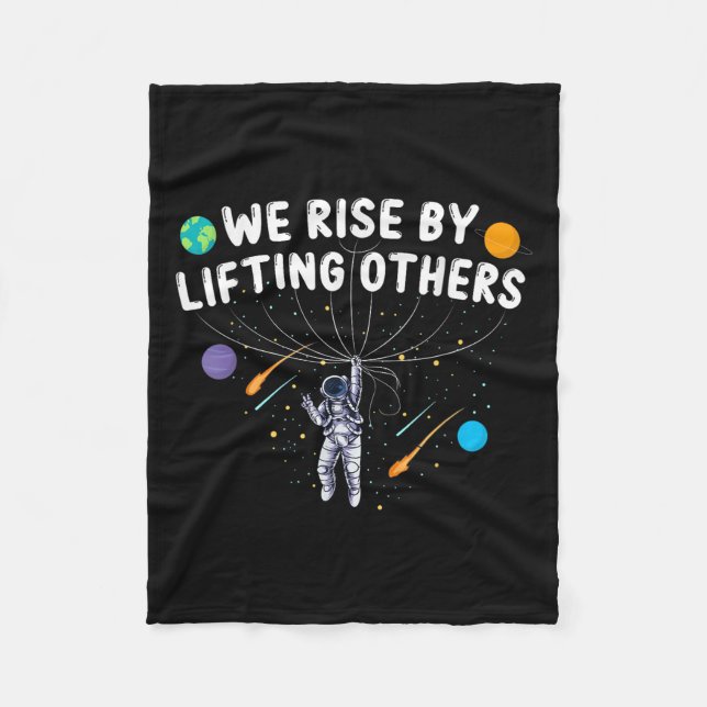 We Rise By Lifting Others Astronaut Sitive Motivat Fleecedecke (Vorderseite)