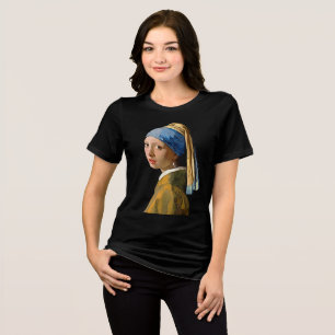 Wearable Elegante: Mädchen mit einem Perlenohrring Tri-Blend Shirt