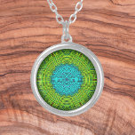 Weave Mandala Blue und Green Versilberte Kette<br><div class="desc">Diese trendige Mandala ist grün und blau in einem Fliesenmuster und einem Gewebt-Thread-Stil. Psychedelische Visuals für den modernen Hippie oder für alle,  die Lieben groovy Farben.</div>