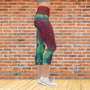 Weave Mandala Green Blue und Red Capri Leggings