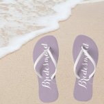 Wedding Bridesmaid Trendy Mauve Flip Flops<br><div class="desc">Gönnen Sie Ihren Hochzeitsjungfrauen diese stilvollen,  blassfarbenen Flip Flops,  die lila in einer trendigen Lila/Blasslila gehalten sind,  zusammen mit einem weißen,  stilvollen Skript,  das Ihr ähnliches Hochzeitsfarbschema ergänzt. Wählen Sie die Größe des Fußes zusammen mit anderen Optionen. Erhältlich in vielen beliebten Hochzeitsfarben.</div>