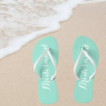 Wedding Bridesmaid Trendy Seafoam Flip Flops<br><div class="desc">Gönnen Sie Ihren Hochzeitsjungfrauen diese stilvollen Maid-Flip-Flops,  die eine trendige Meeresfrüchte-Farbe sind,  zusammen mit einem weißen,  stilisierten Skript,  um Ihr ähnliches Hochzeitsfarbschema zu ergänzen. Wählen Sie die Größe des Fußes zusammen mit anderen Optionen. Erhältlich in vielen beliebten Hochzeitsfarben.</div>