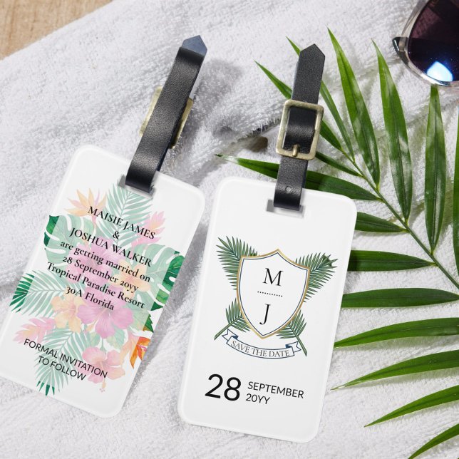 Wedding Crest Save the Date Palm and Hibiscus Gepäckanhänger (Save the Date luggage tags with monogrammed wedding crest - perfect for tropical destination wedding)