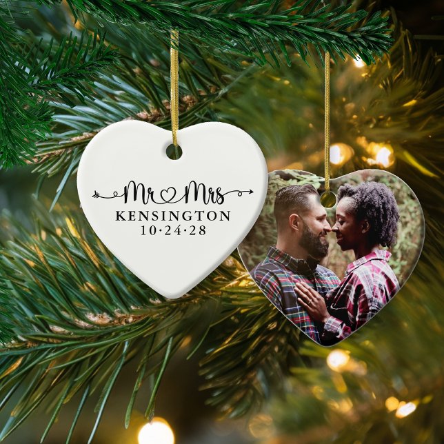 Wedding Heart Arrows Mr. Mrs. Newlywed Foto Keramik Ornament (Wedding Heart Arrows Mr Mrs Newlywed Photo Ceramic )