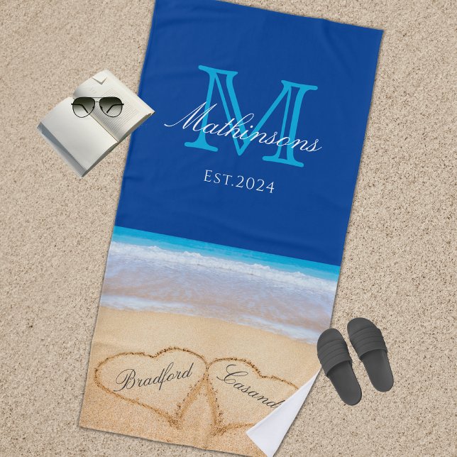 Wedding Hearts in Sand Family Monogram Dark Blue B Strandtuch (Von Creator hochgeladen)