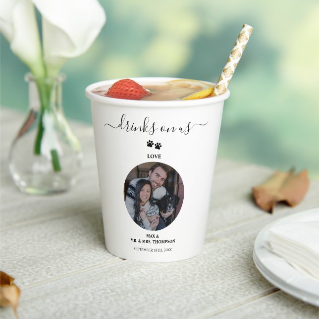 Wedding Modern Photo Couple Pet Dog Drinks on Us Pappbecher (In Situ)