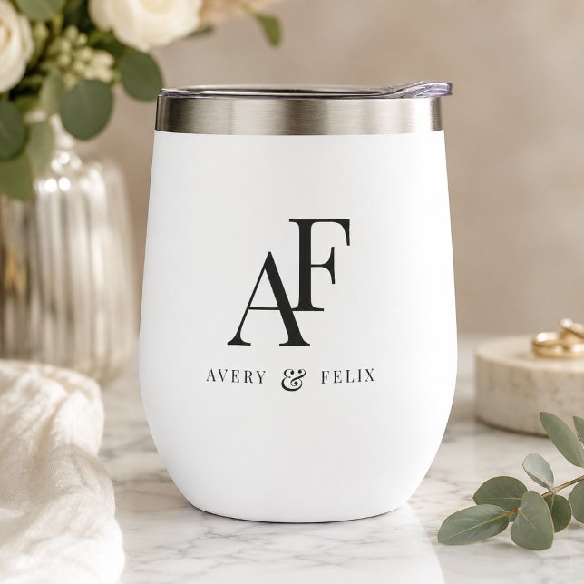 Wedding Monogram Elegant Einfach Minimalistisch (Personalized wedding monogram thermal wine tumbler for couples toasts and gift giving.)