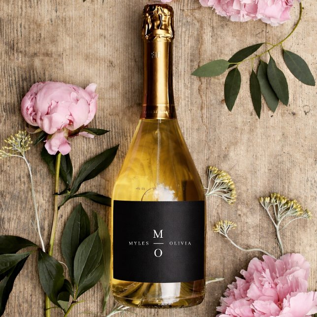 Wedding Monogram Elegant Minimal Stilvolle Schwarz (Personalized wedding bottle labels for favors, showers, receptions, and welcome drinks)