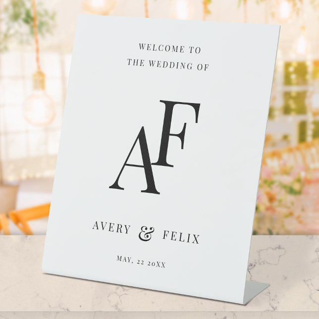 Wedding Monogram Elegant Minimalistisch Willkommen Sockelschild (Elegant black & white editable tabletop monogram wedding sign.)
