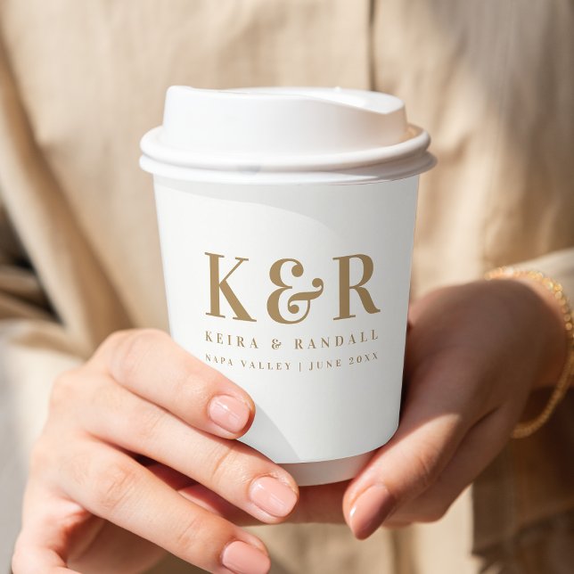 Wedding Monogram Minimalistisch Simple Gold and Wh Pappbecher (Von Creator hochgeladen)
