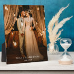 Wedding Newlywed Couple Foto Keepake Fotoplatte<br><div class="desc">Ein modernes mit Monogramm Hochzeitsgeschenk für Braut und Bräutigam mit feststehendem Datum und Name. Das Foto ist ein schönes und modernes Geschenk. Einfache minimalistische Hochzeitsmemento bewahren.</div>