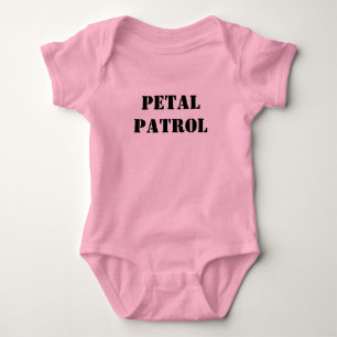 Wedding Petal Patrol Brautparty Baby Strampler