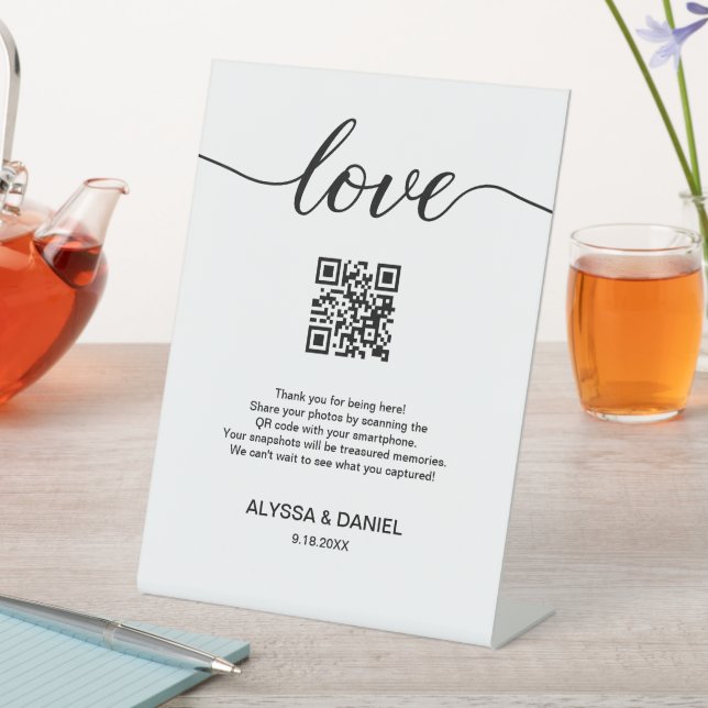 Wedding Photos share QR code Love Script Sockelschild (In Situ)