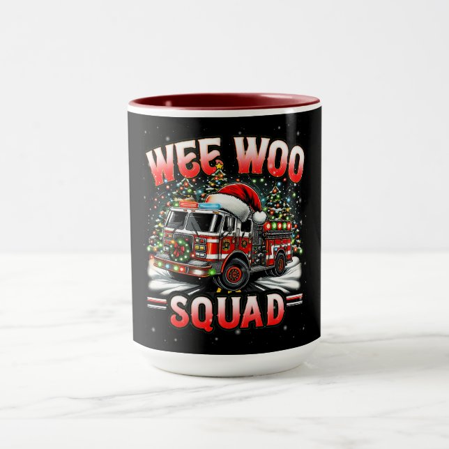 WEE WOO Squad Christmas Design with Fire Truck  Tasse (Zentrum)