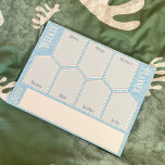 Weekly Planner Sheets floraler Notepad Notizblock<br><div class="desc">Beginnen Sie Ihre Woche mit unserem Blue Weekly Planer Horizontal Sheets Notepad,  der Sie an Ihrem Schreibtisch sitzen kann und Ihnen jederzeit bei der Planung Ihrer Tage behilflich sein kann. Organisieren Sie sich mit Ihrem wöchentlichen Planer horizontal,  genießen Sie die sanften blauen Farben und den grünen Hintergrund.</div>